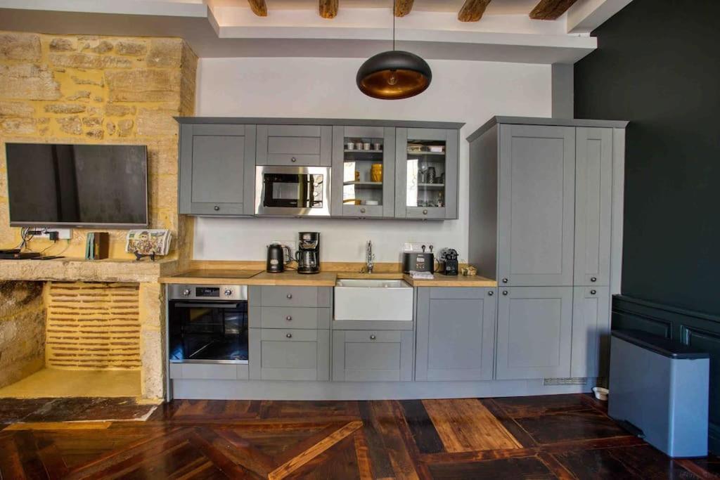 "Les Appartements De Betty A" Coeur Historique Sarlat-la-Caneda Exterior photo
