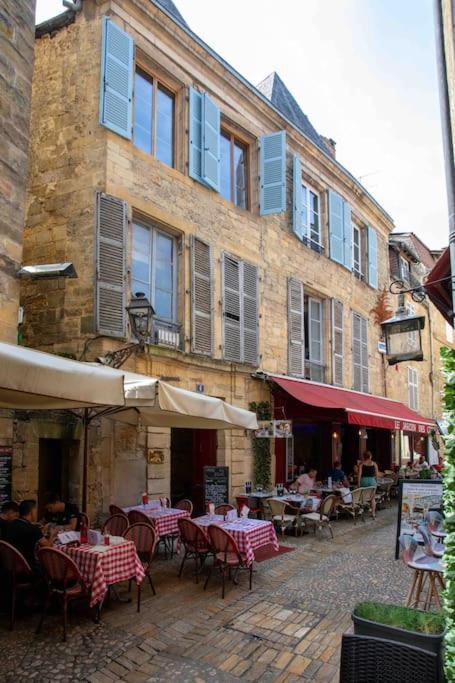 "Les Appartements De Betty A" Coeur Historique Sarlat-la-Caneda Exterior photo